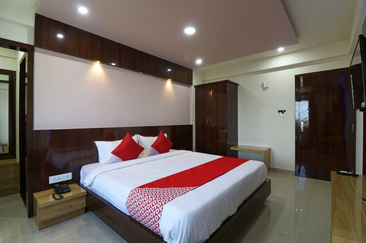 Oyo 37349 Sai Palace Hotel Chik Banavar Exterior foto